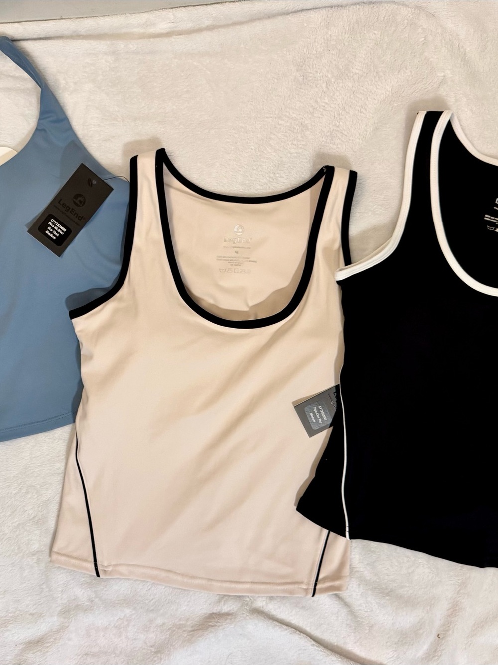 LegEnd Women’s Lot of 3 Tank Tops M Molded Cups Racerback Scoop Neck NWT